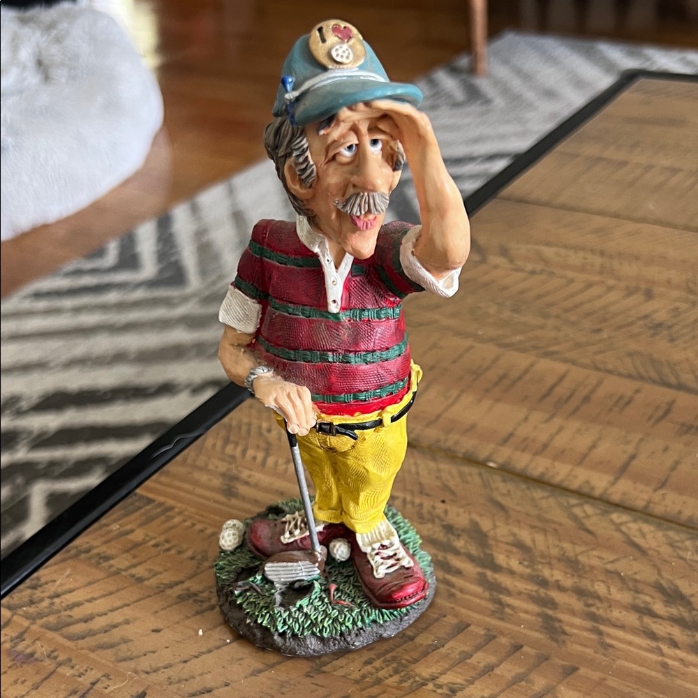 Vintage RUSS BERRIE DOUG HARRIS #13183 "Eye On The Ball" male golfer figurine